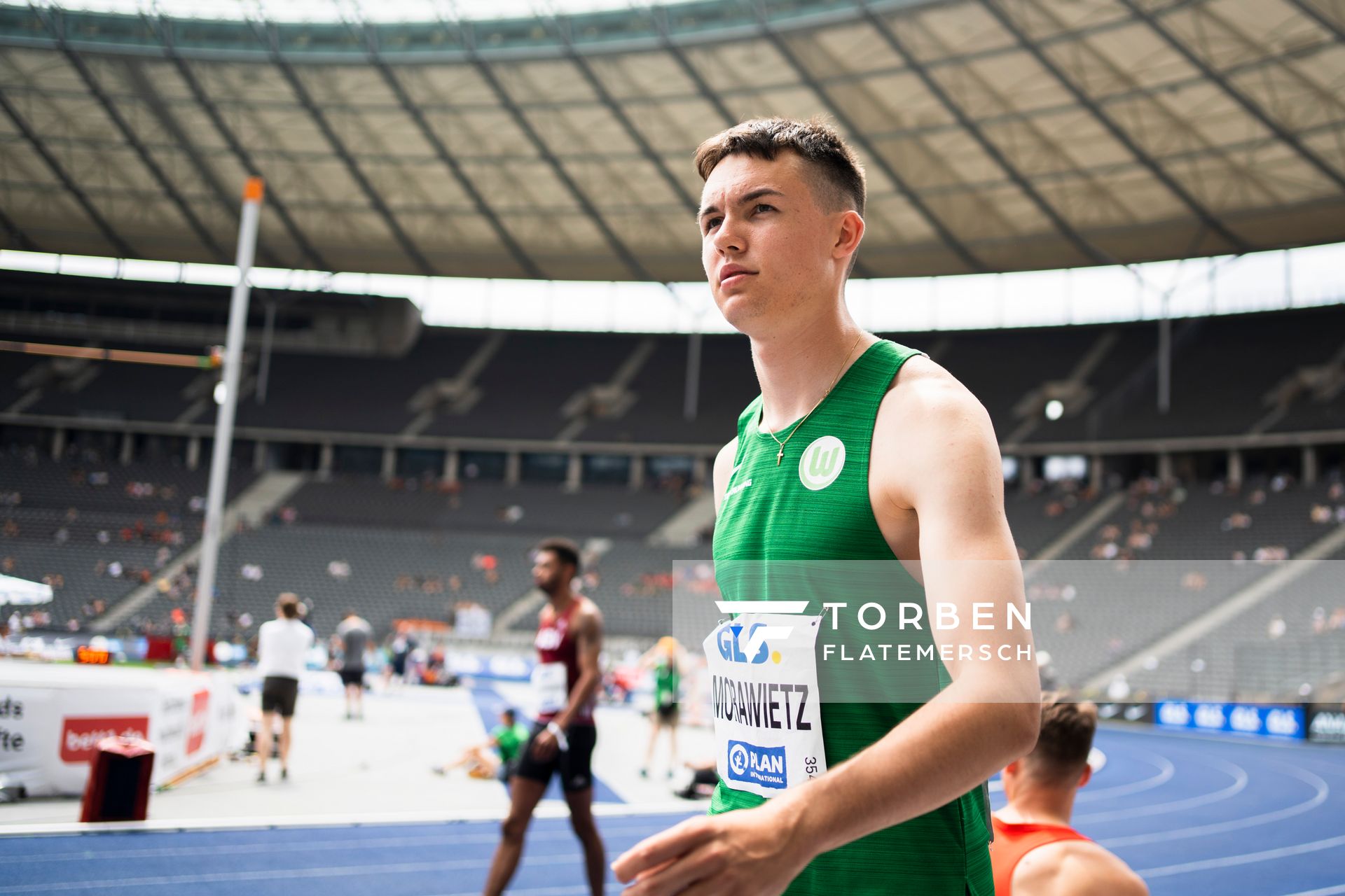 Tobias Morawietz (VfL Wolfsburg) ueber 200m waehrend der deutschen Leichtathletik-Meisterschaften im Olympiastadion am 26.06.2022 in Berlin